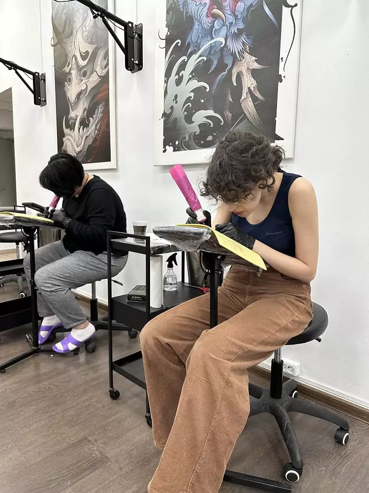 Практика на искусственной коже — дополнительный урок Art Tattoo