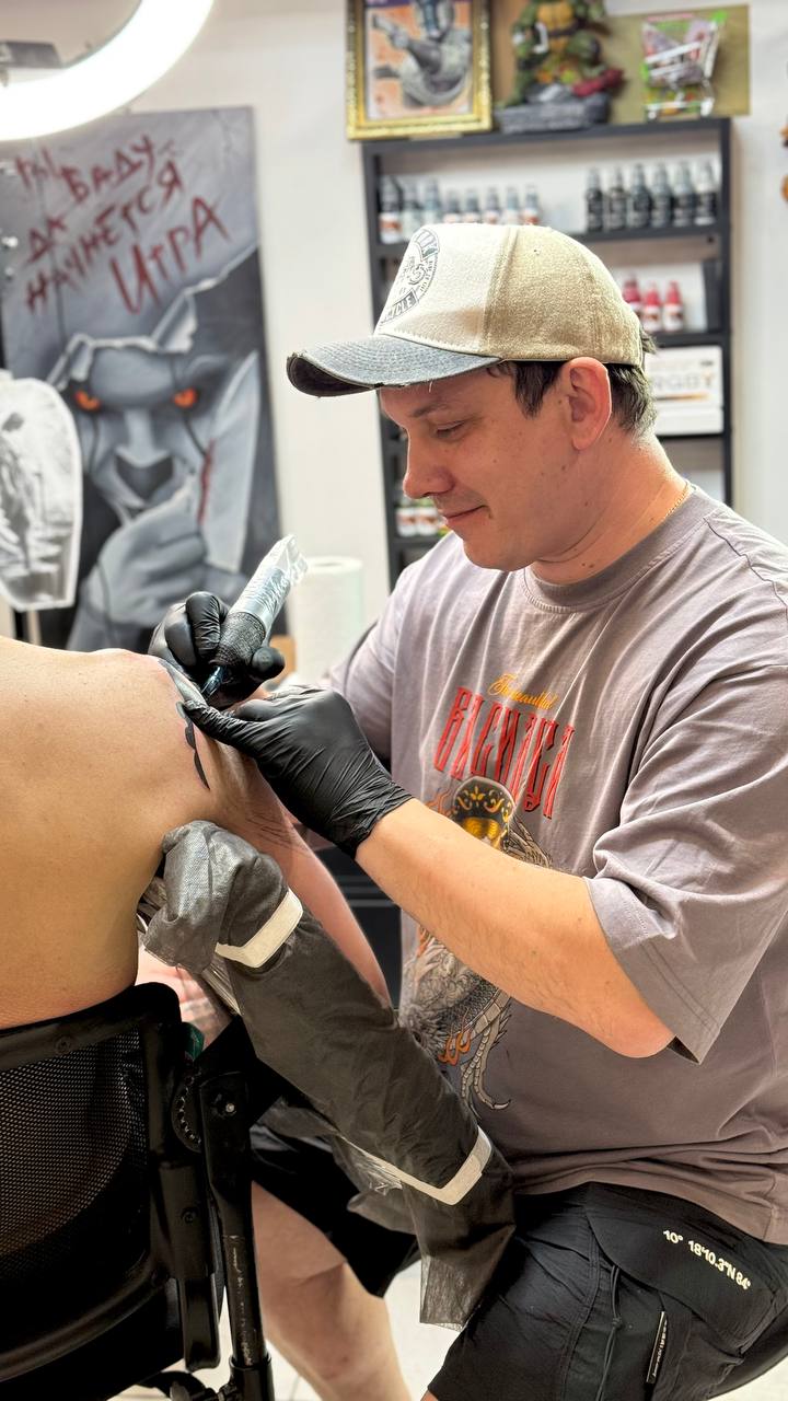 Дмитрий — преподаватель курса татуировки Art Tattoo