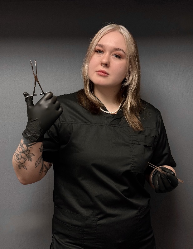 Полина — мастер пирсинга NEO Piercing